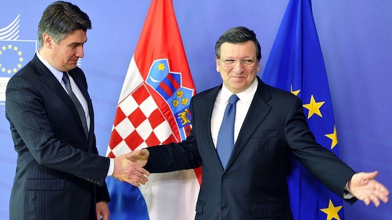 European Commission President Jose Manuel Barroso (right) welcomes Croatian PM Zoran Milanovic, 13 Mar 13