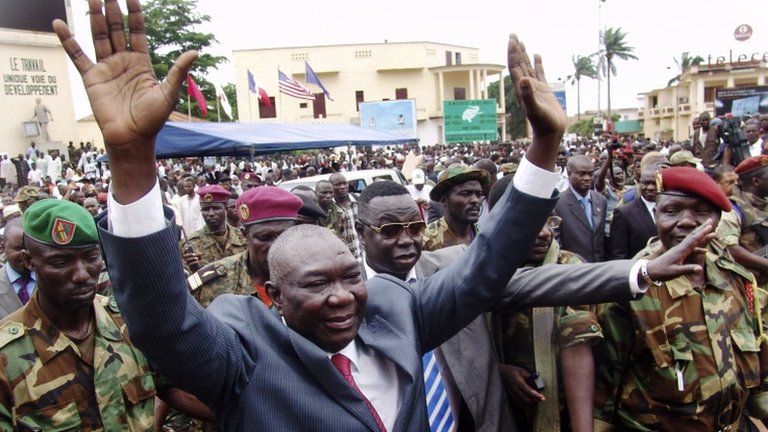 Central African Republic rebel leader Michel Djotodia greets supporters in Bangui (30 Mar 2013)