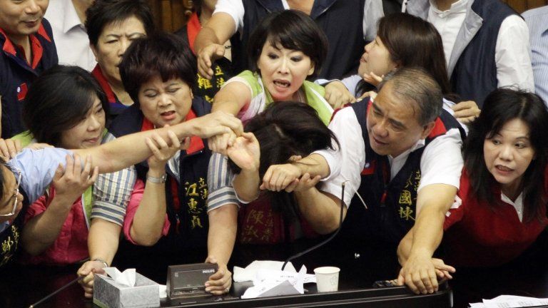 Fighting breaks out in Taiwan parliament