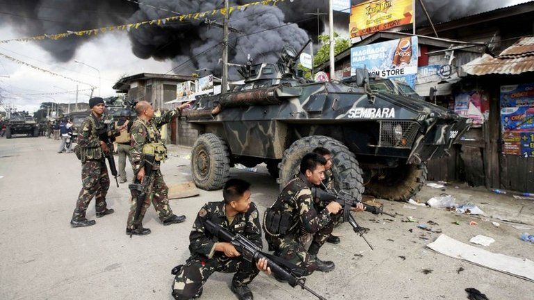 Government troopers continue their assault on Muslim rebels Thursday, 12 September 2013, at Zamboanga city in the southern Philippines