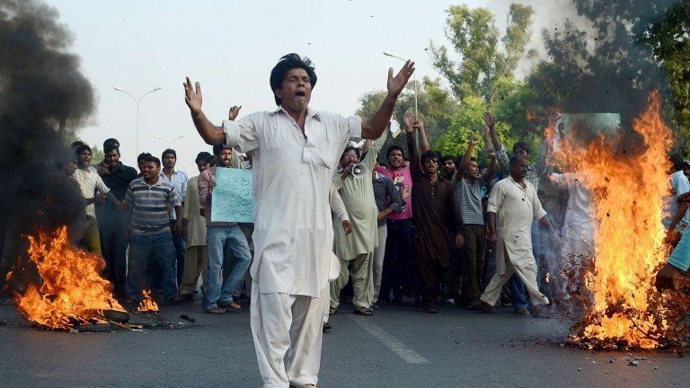 Pakistani Christians gather in a protest in Islamabad on September 22, 2013, against the killing of their community members in two suicide bomb attacks on a Church in Peshawar. A