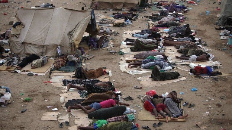 Ethiopian migrants sleep out in the open near a transit centre in Yemen while they wait to be repatriated (21 May 2013)