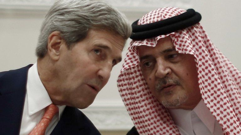 John Kerry and Prince Saud al-Faisal in Riyadh (4 November 2013)