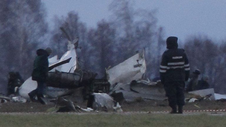Wreckage of plane at Kazan airport, Russia (18 Nov 2013)