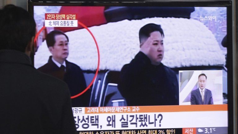A man watches a TV news programme showing North Korean leader Kim Jong-un (R) and Chang Song-taek at Seoul Railway Station in Seoul, South Korea, on 3 December 2013
