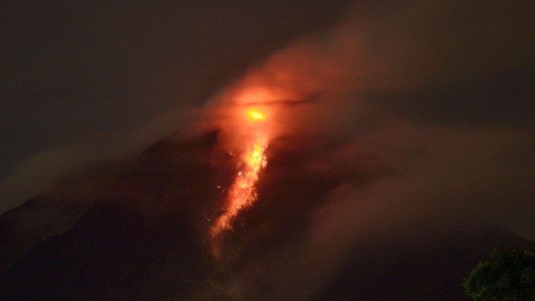 Hot lava runs down Sinabung volcano, 30 December 2013