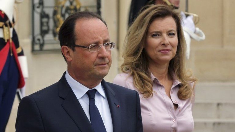 French President Francois Hollande (centre) with Valerie Trierweiler at the Elysee palace, 1 October 2013