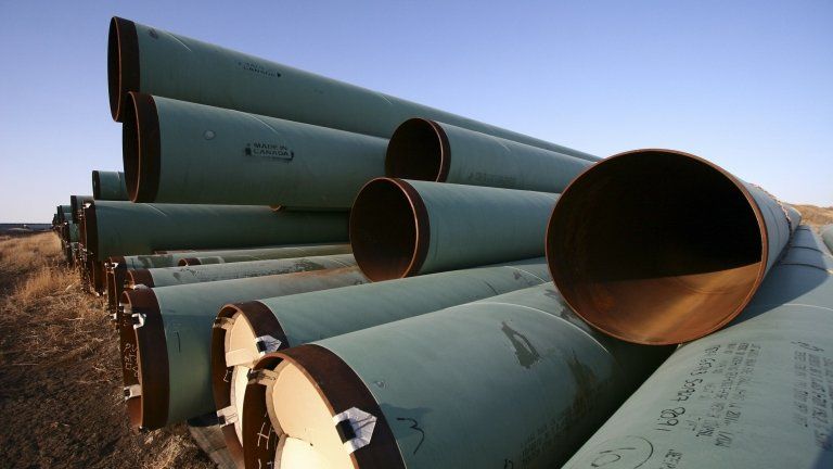 Pipes for underground fuel transport for TransCanada Corp.'s Keystone XL pipeline lie in a field in Gascoyne, North Dakota, on 23 April 2013