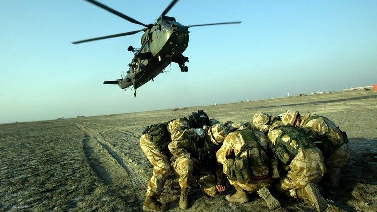 UK paratroopers on exercise in Iraq in 2005