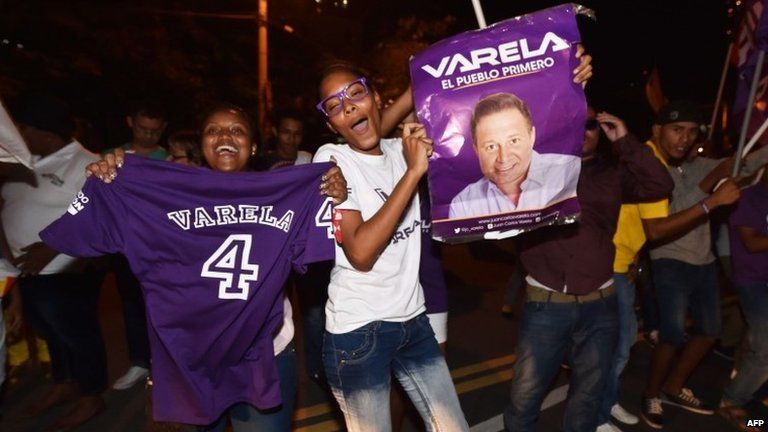 Supporters of Panamanian presidential candidate for the Panamenista party (PP), Juan Carlos Varela