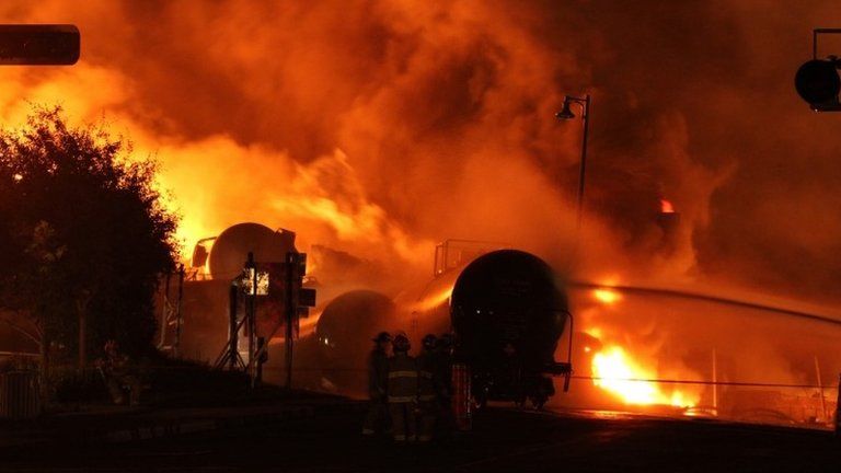 Firefighters battle the blaze at Lac-Megantic (6 July 2013)