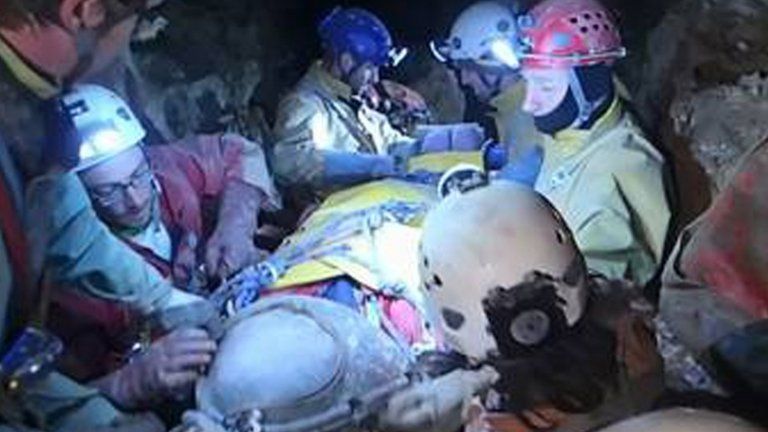 Rescuers help injured researcher Johann Westhauser inside the Riesending cave in Untersberg (16 June)