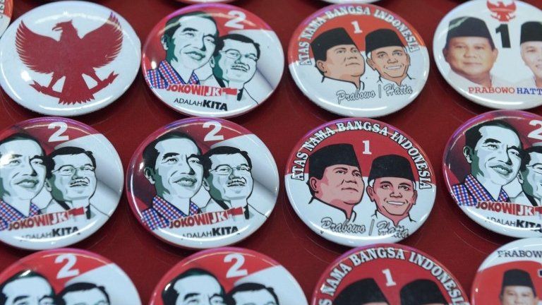Pins featuring presidential candidates Joko Widodo and Prabowo Subianto in Jakarta, Indonesia, 2 July 2014