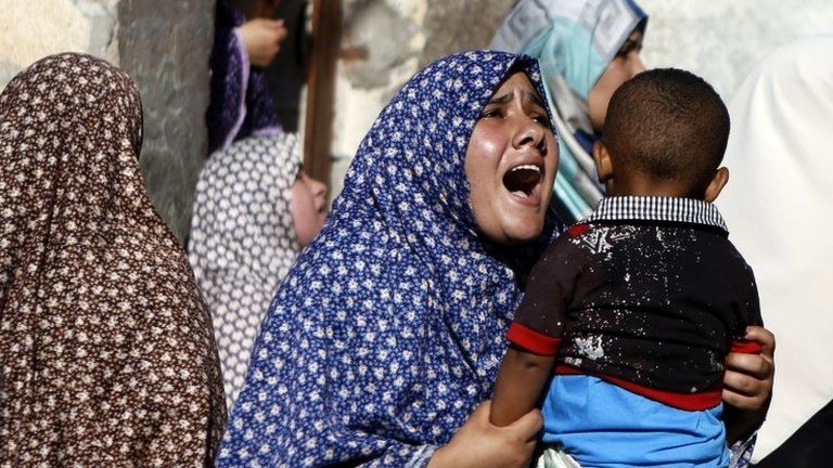 Palestinian woman mourns one of the four boys killed by Israeli naval shellfire in Gaza (16 July 2014)