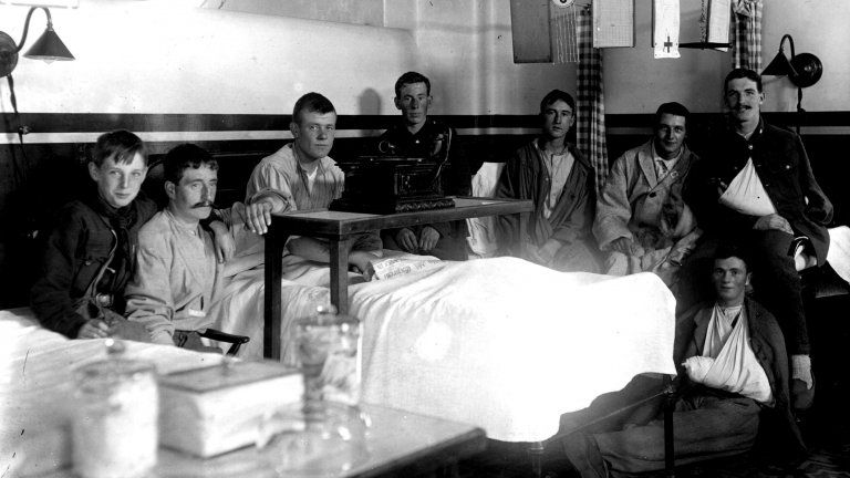 Soldiers in hospital in London in 1914