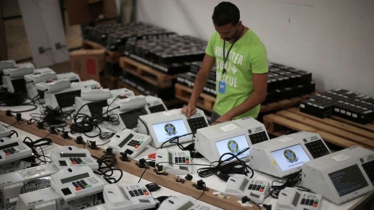 Voting machines in Brazil, 24 Sep 14