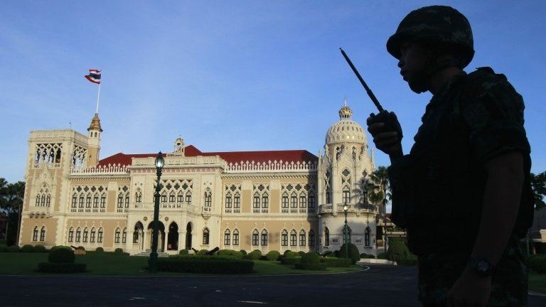 Thai soldier outside government house in Bangkok (Sept 2014)