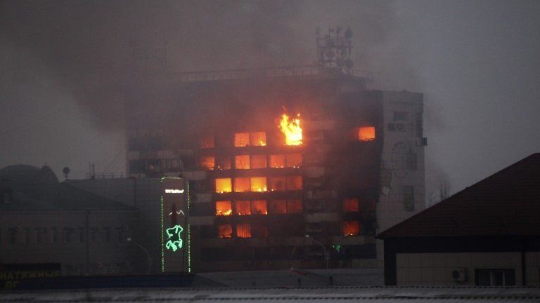 Local media building on fire in Grozny, Chechnya, 4 December 2014
