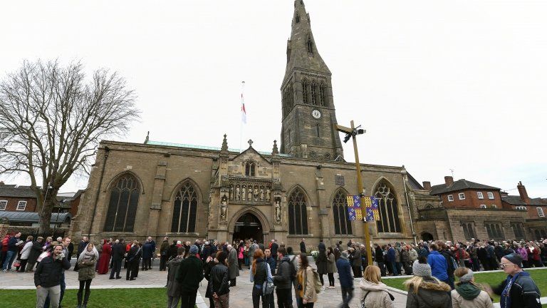 Queues outside Leicester cathedral