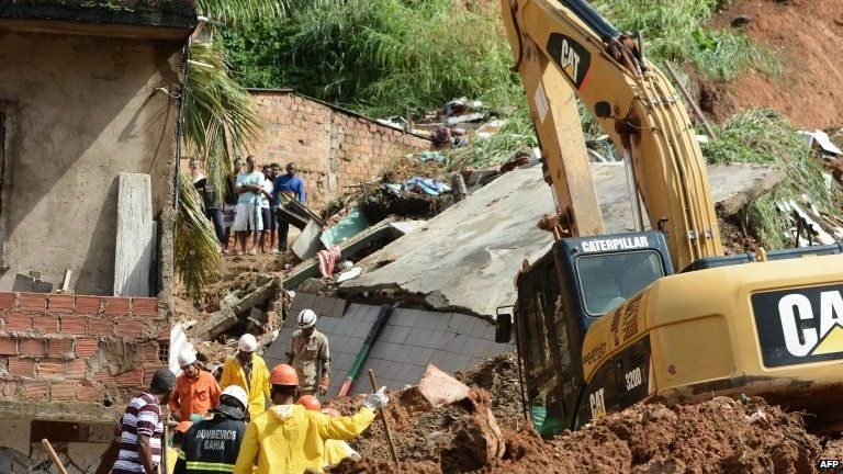 Residents and rescuers search for victims after a landslide in Salvador, Bahia, Brazil, on 28 April, 2015.
