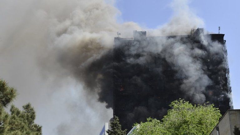 A black pall of smoke engulfs a burning 16-storey residential building in Baku, Azerbaijan 19 May 2015