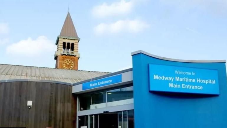 Medway Maritime Hospital: Anger at great-grandmother's care - BBC News