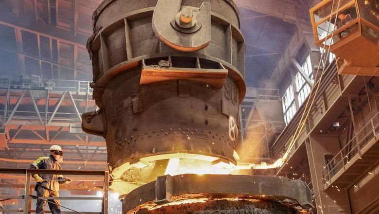 A steel worker working in a steel plant