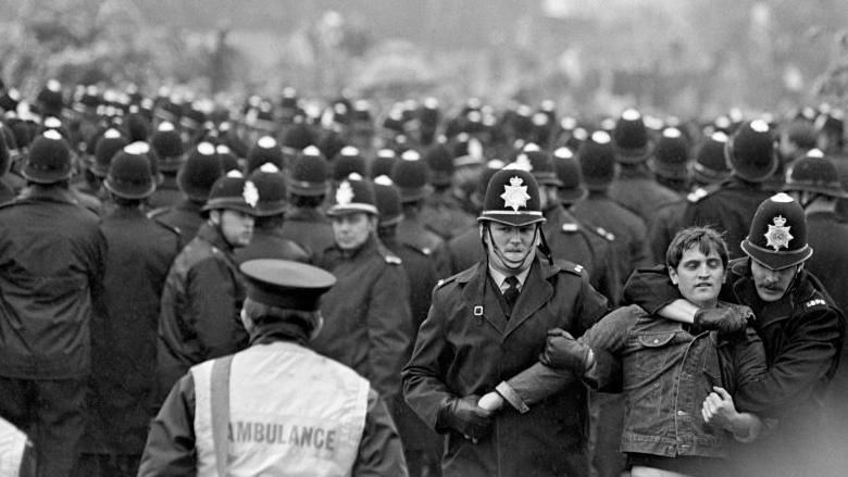 Protesters and police at Orgreave in 1984