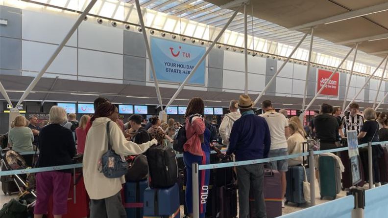 Airport queue