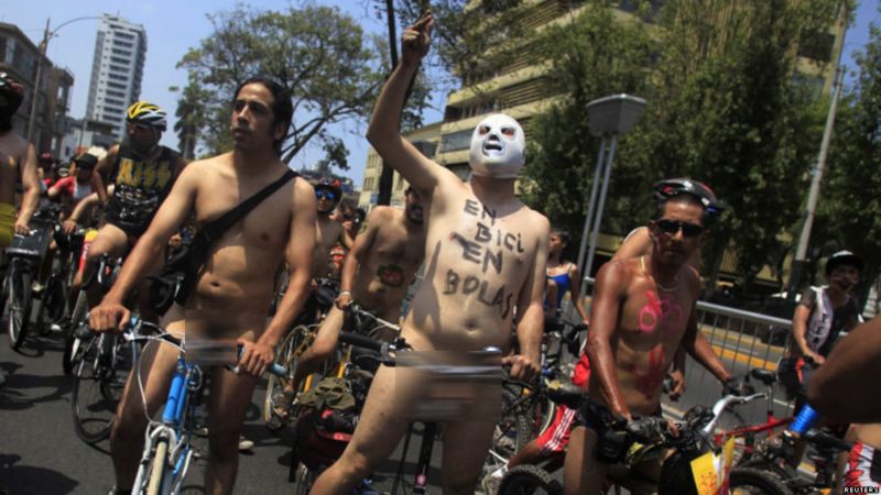 Ciclistas Protestan Al Desnudo En Per Bbc News Mundo