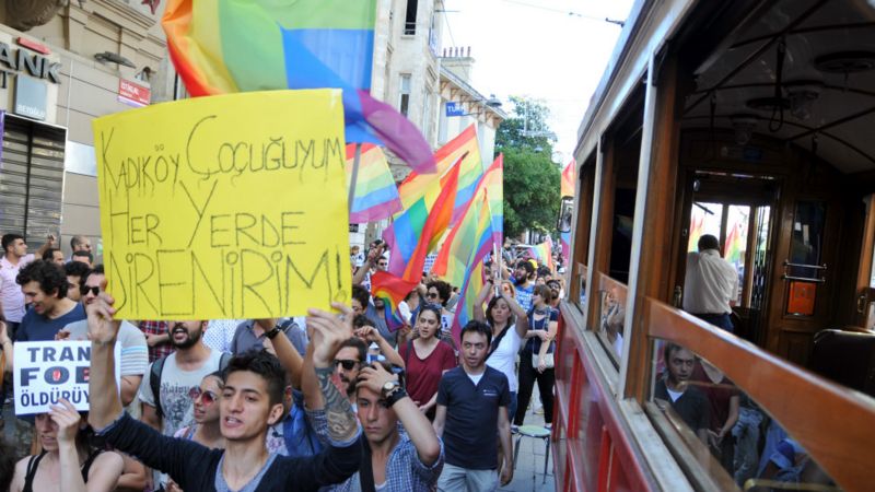 Fotoğraflarla Taksimdeki Trans Onur Yürüyüşü Bbc News Türkçe