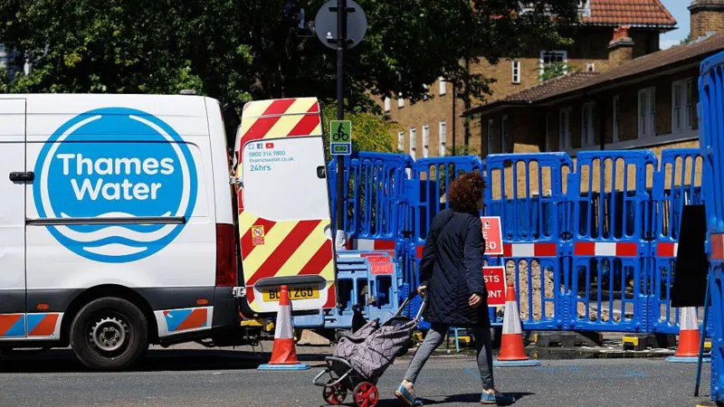 Thames Water vuelve a obtener beneficios tras subir las tarifas.