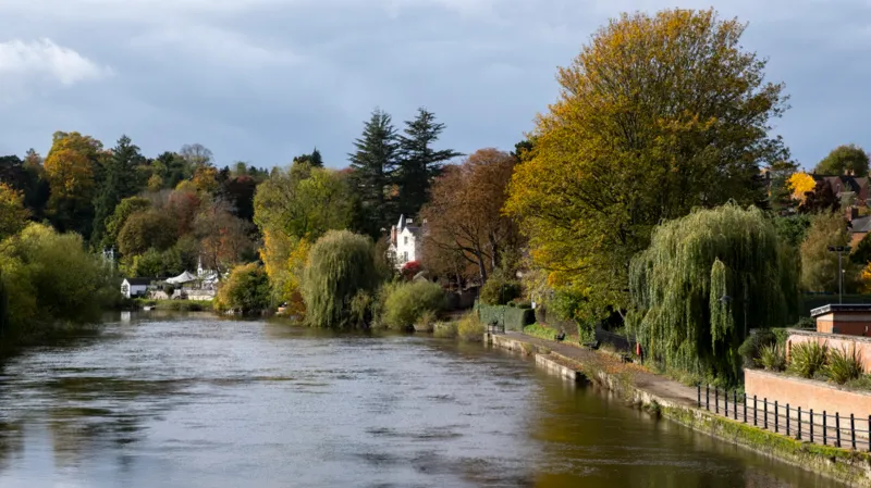 Se ha iniciado una búsqueda fluvial para encontrar al hombre desaparecido.