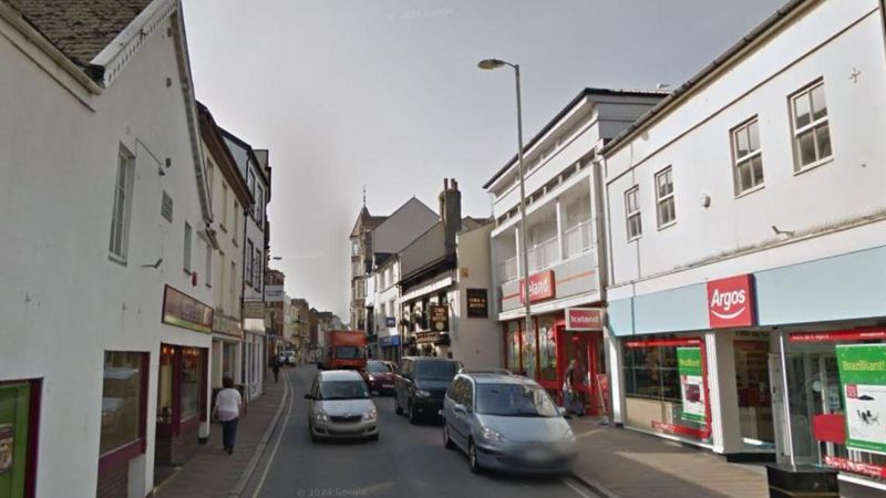 Barnstaple shop targeted in suspected arson with people inside - BBC News