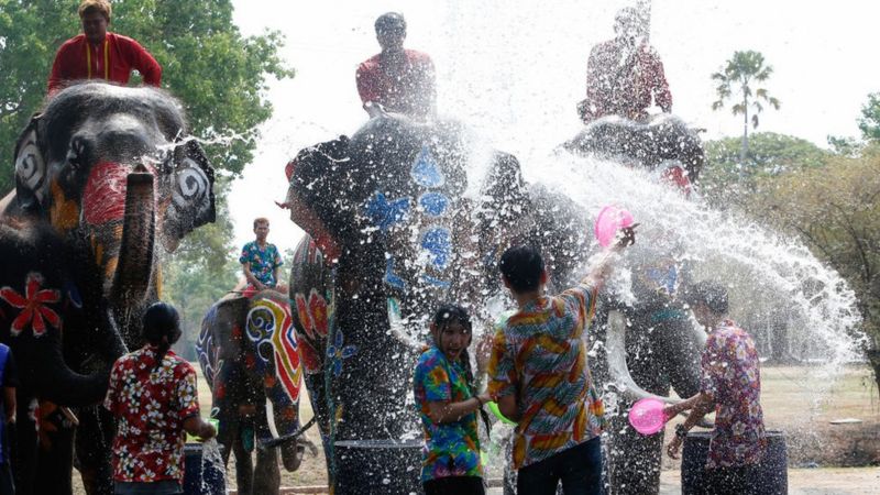 Songkran 2023 Thailand Celebrates New Year With Huge Water Festival Bbc Newsround