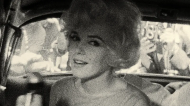 https://ichef.bbci.co.uk/news/800/cpsprodpb/0CF7/production/_126091330_the_lost_tapes_of_marilyn_monroe_00_05_06_06.png.webp