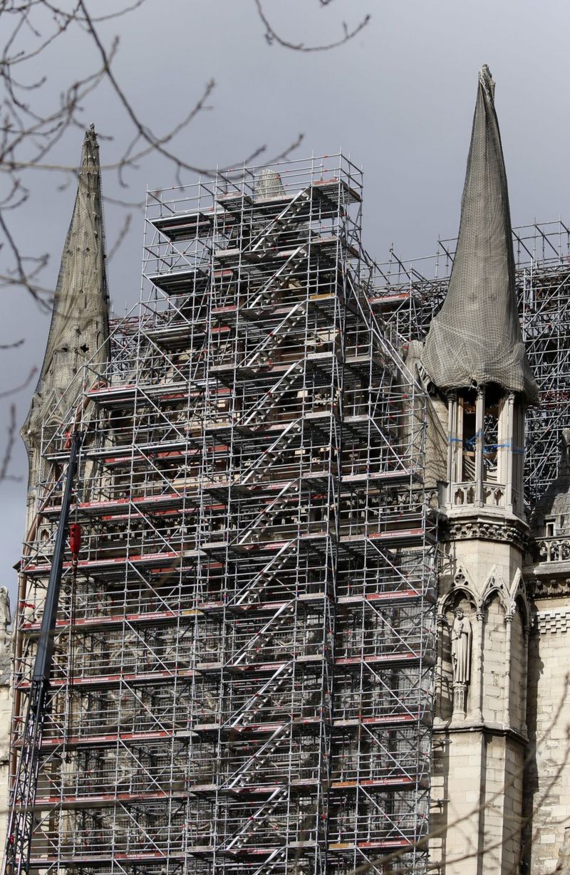 Notre-Dame: Paris cathedral restoration work continues - BBC News