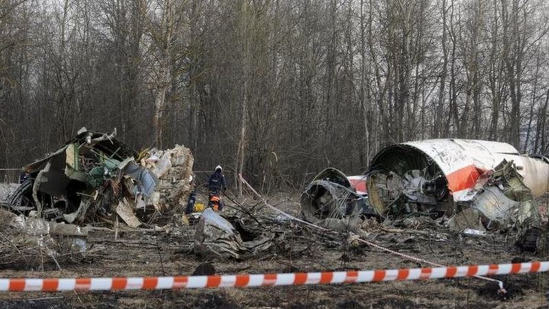 Smolensk Plane Crash: Polish Late President's Body Exhumed - BBC News