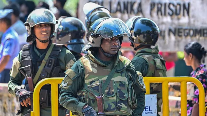 Los disturbios en las cárceles de Sri Lanka dejan 26 muertos y más de 100 heridos. Los disturbios en las cárceles de Sri Lanka dejan 26 muertos y más de 100 heridos.