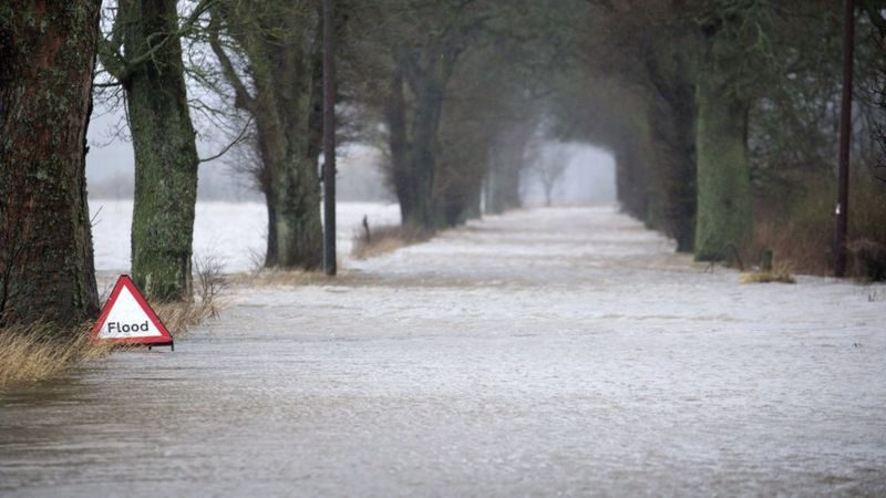 Scottish communities prepare for more floods - BBC News