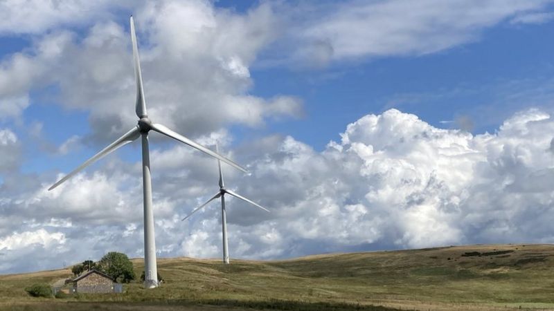 How many more wind turbines will the UK build? - BBC News