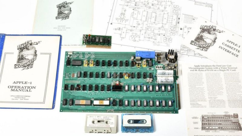 'First Apple computer' sells for $815,000 - BBC News