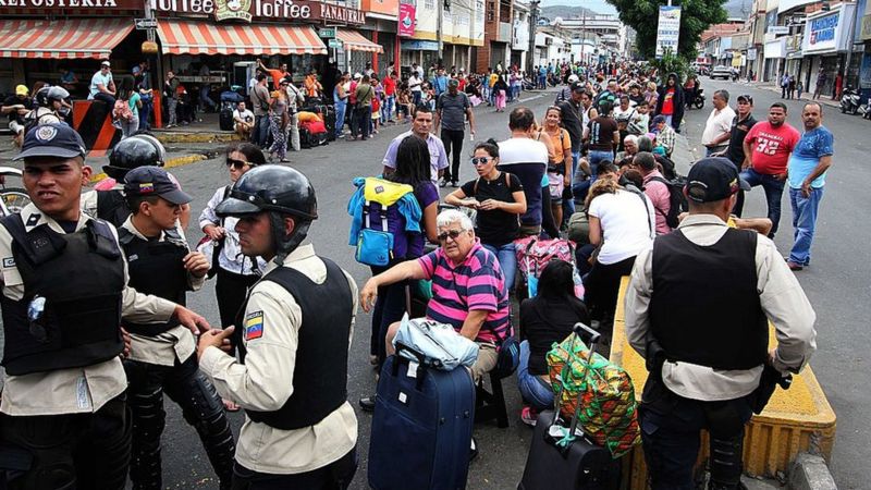 Movidos por el temor a ser deportados por el gobierno de Maduro, miles de colombianos abandonaron Venezuela