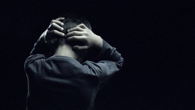 'Steep rise' in self-harm among teenage girls - BBC News