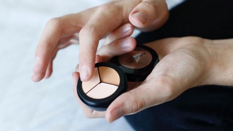 Is The Taboo Around Male Make Up Disappearing Bbc News