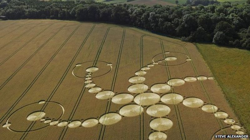 Display marks 25 years of crop circles study - BBC News