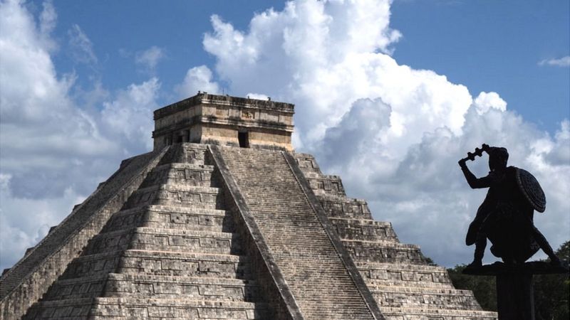 Fotografía de una pirámide maya