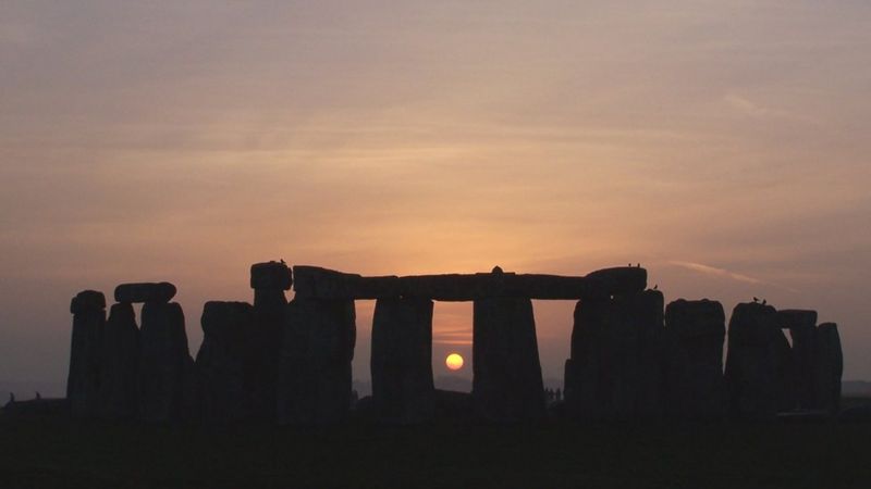 Stonehenge tunnel plan finalised by government - BBC News