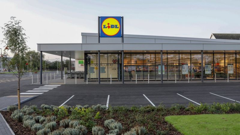 How Lidl learnt to be less German in the UK - BBC News