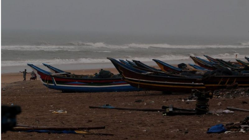 নৌযানগুলোকে নিরাপদ আশ্রয়ে থাকার জন্য পরামর্শ দিয়েছে বাংলাদেশ ও ভারতের আবহাওয়া দপ্তর